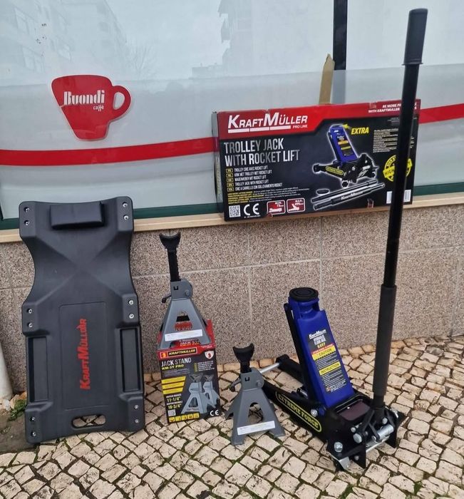 Conjunto de macaco de 4 e preguiças de 3t e estrado
