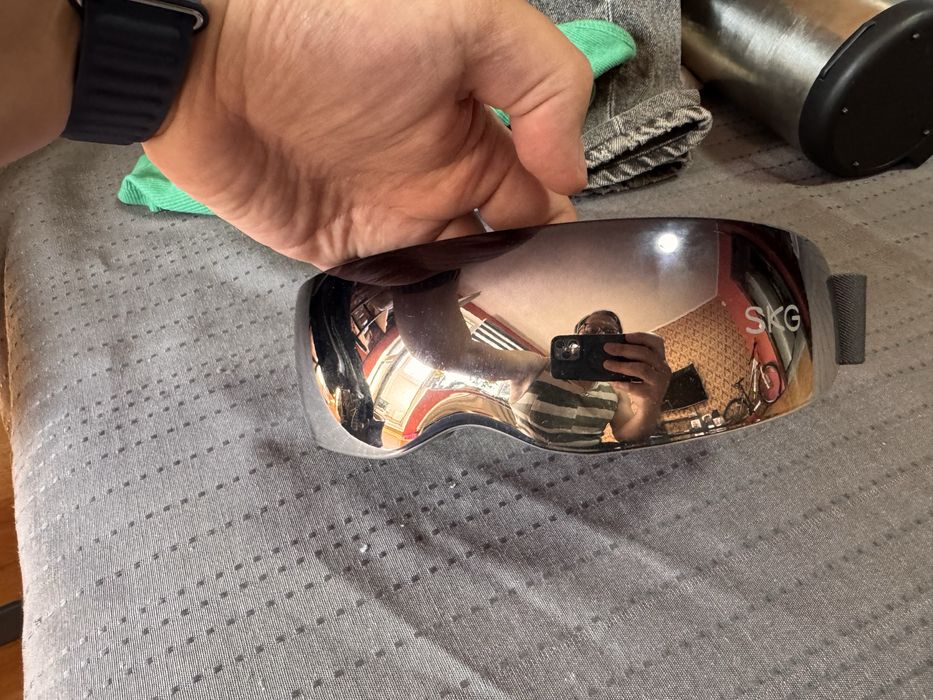 Масажні окуляри SKG E7 2-In-1Vibration Heated Eye Massager