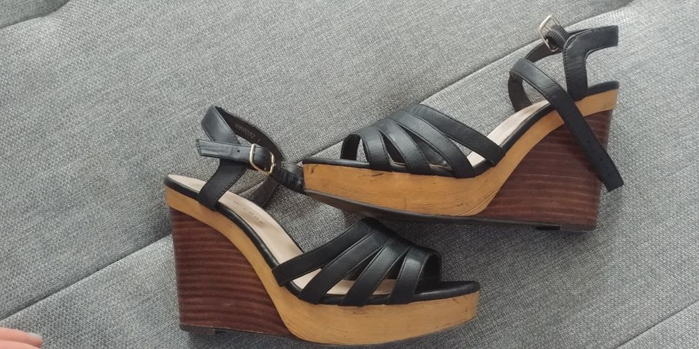 Sandaly na koturnie 38,5