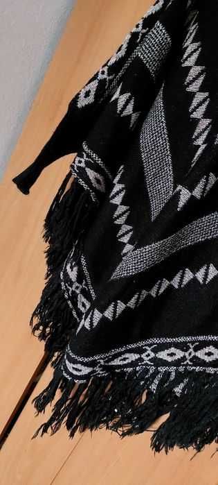 Ponczo z rekawami, sweter