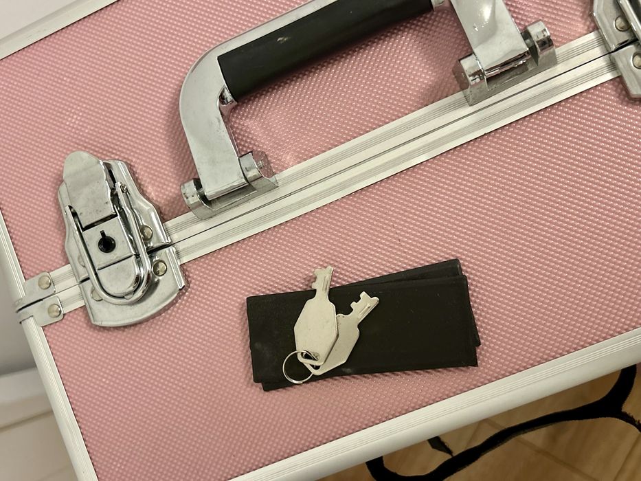 Koferek kosmetyczny walizka na kółkach