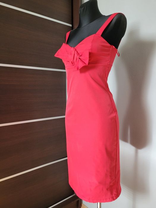 Elegancka czerwona sukienka rozm. 38.