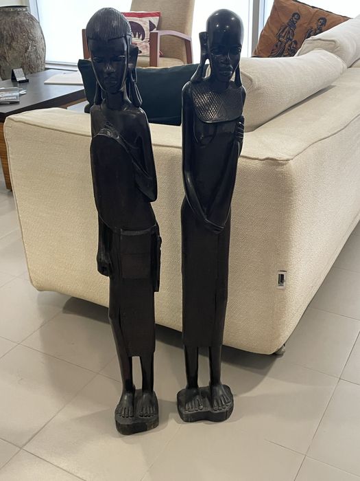 Par de esculturas tribais em madeira de pau-preto