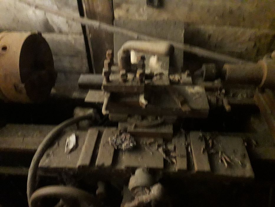 Токарний станок для метала