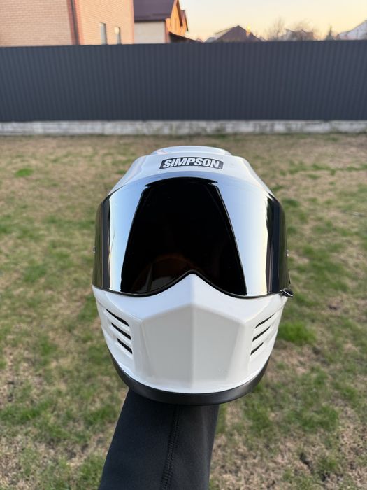 Продам шолом Simpson Motorcycle Speed Bandit Helmet Medium - White SPBM1