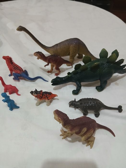 9 Dinossauros  granes e pequenos