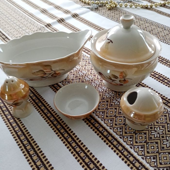 Вінтажний столовий сервіз виробництва 80-х років минулого століття