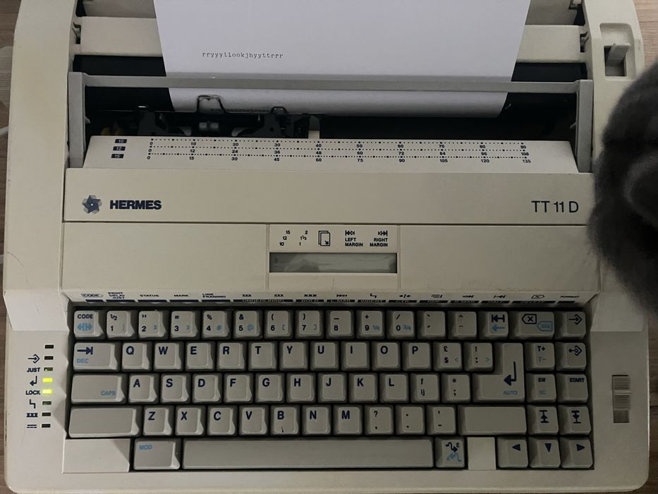 Maszyna do pisania Hermes TT 11 D
