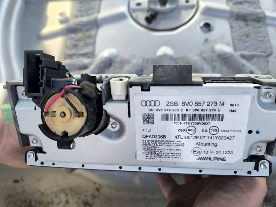 Дисплей екран мультимедіа MMI Audi A3 8V висувний 8V0857273M