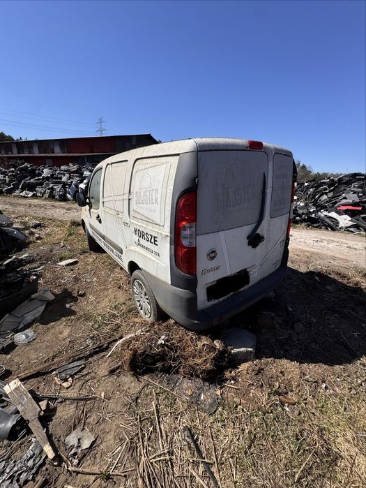 Fiat doblo lift lampy części klapa , silnik