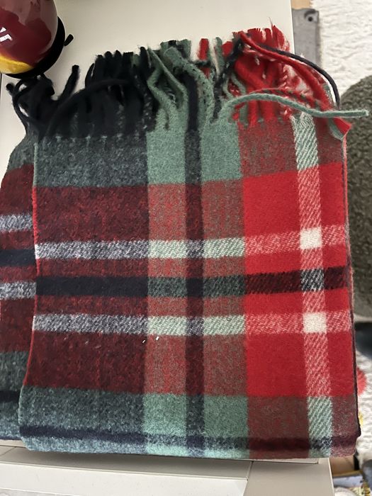 Шарф  бренд Benetton.