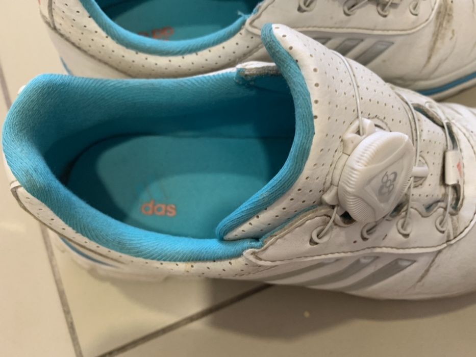 Sapatos de golfe senhora nº 40 (serve quem calça 38 ou 39)
