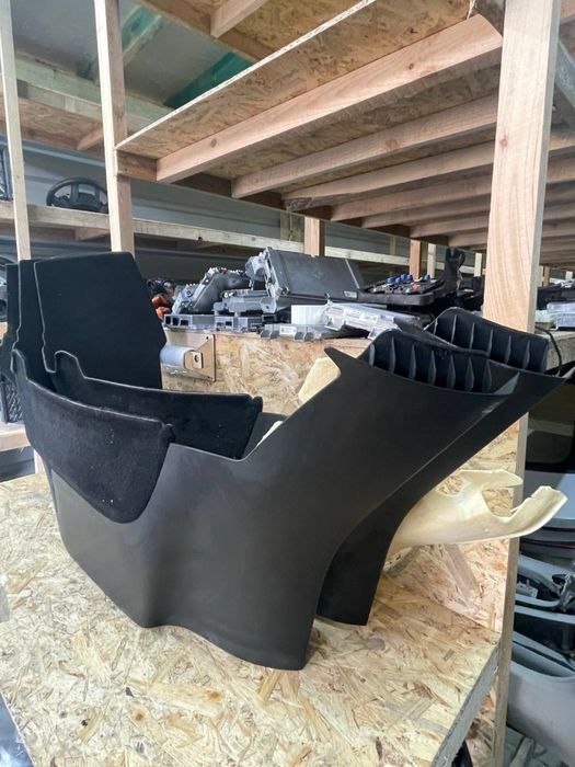 Обшивка багажника Tesla Y