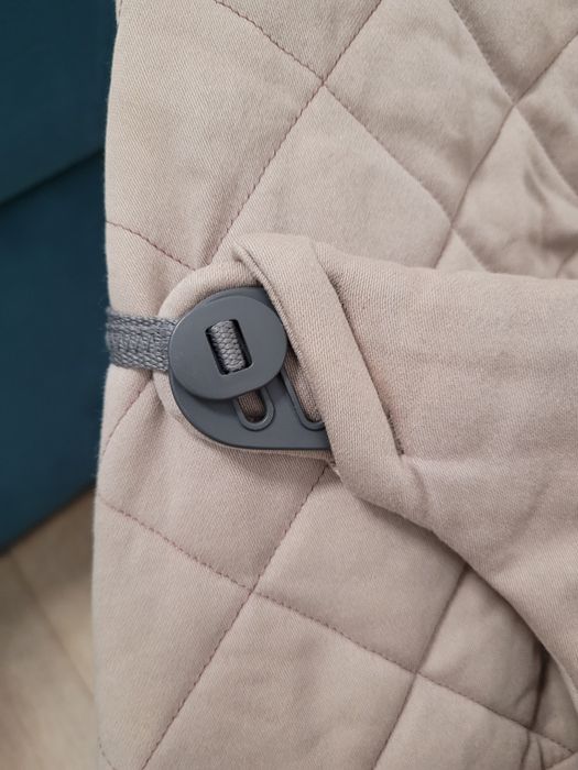 BabyBjorn sand grey bezowy bujaczek lezaczek