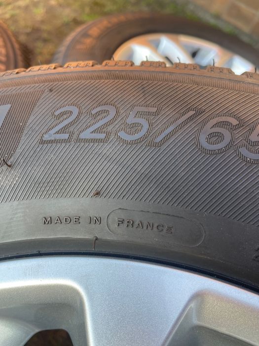 Шини. . 225/65/17