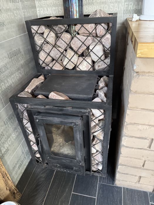 Барна стійка-дровниця універсальний стіл з металу та керамограніту.