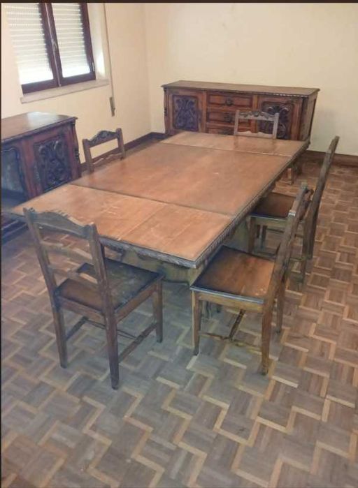 Mobília antiga de sala de jantar - mesa extensível, 6 cadeiras e 2 cómodas. 50€