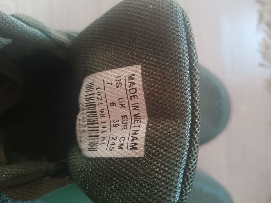 Продам кроссовки