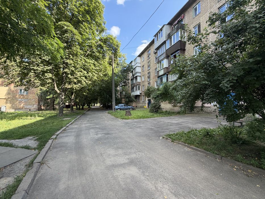 Продаж 2к квартири на Борщагівці, вул. Зодчих, 14 | Цегляний будинок, тихий двір