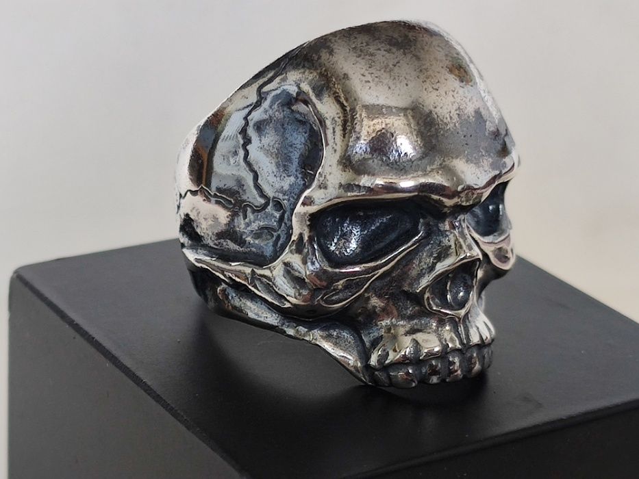 серебряное кольцо череп