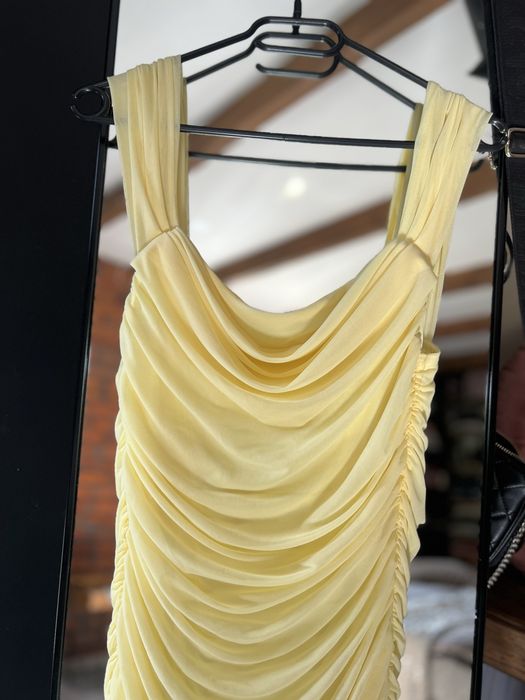 Sukienka dluga masełkowa  wieczorowa