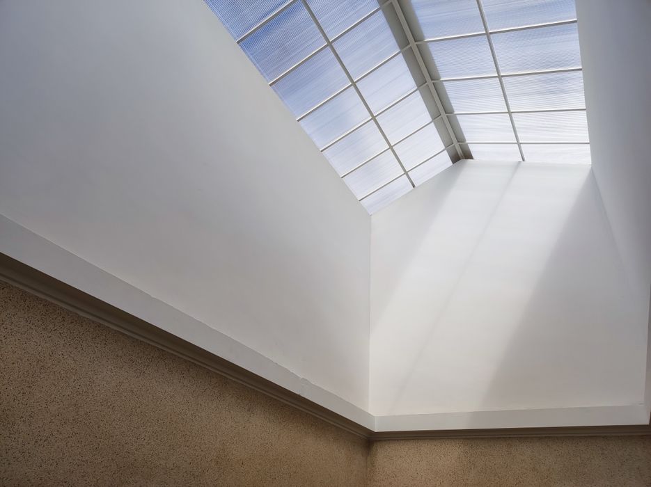 Transform your space with professional painting. Tinta e Pinta