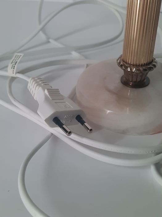 Lampa stojąca w stylu angielskim.