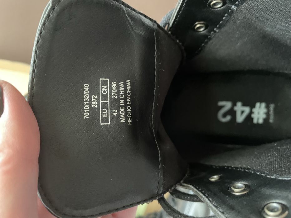 Продам мужские ботинки Bershka 42 р