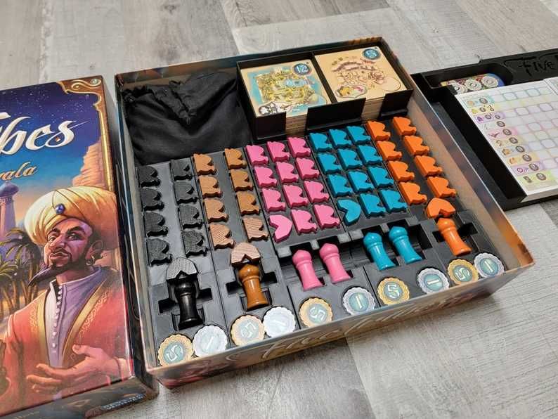 Insert organizer do gry Five Tribes Pięć Klanów mieści wszystkie dodatki