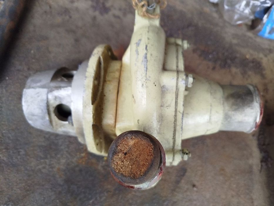 Помпа пресной воды  двигвигателя м401,а