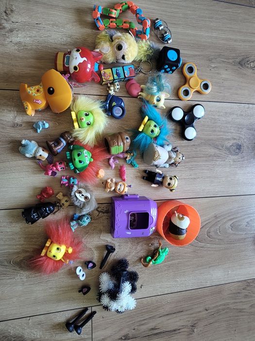 Zestaw figurek i zabawek