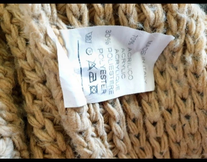 Sweterek z golfem nude beż piękny warkocze cieplutki gruby akryl