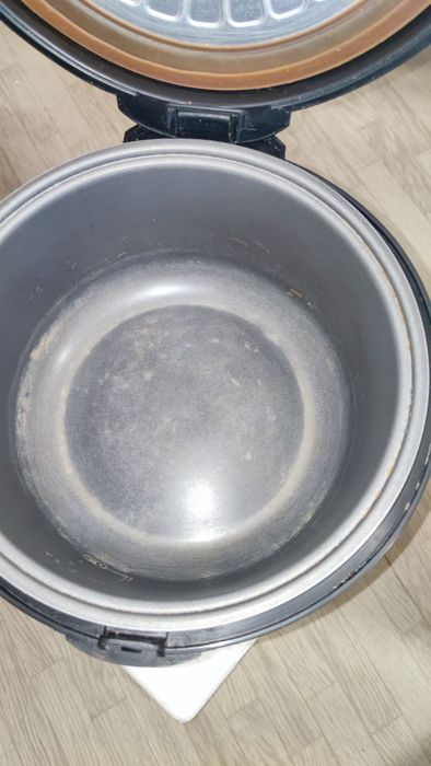 Мультиварка Redmond RMC-M10 (б/в) потребує ремонту