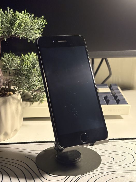 iPhone 8 64gb на запччастини, залочений айклауд