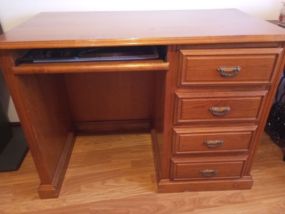 Secretária com 4 gavetas