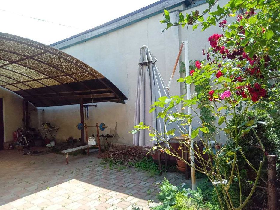 Продам двухэтажный дом с  ремонтом в Центре Слободки.