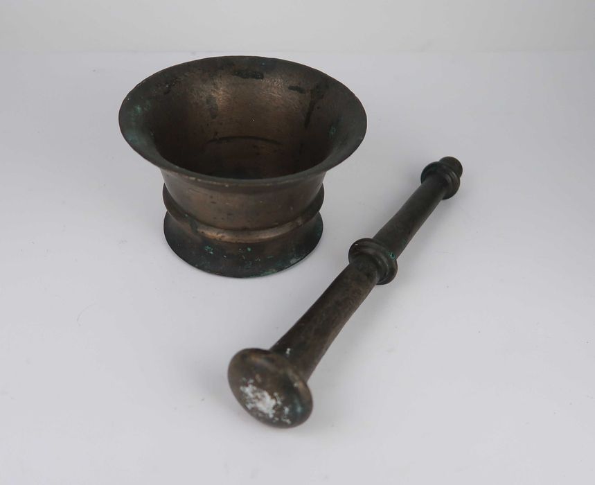 Almofariz com pilão bronze Séc. XIX