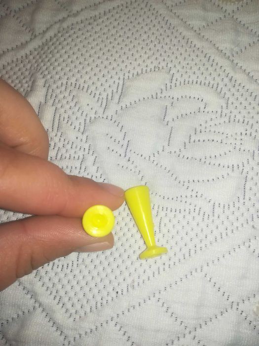 Copos Amarelos para Casa de Bonecas