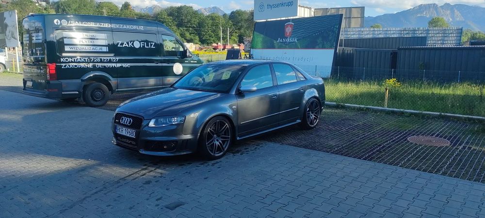 Audi RS4 Limousine Audi RS4 B7