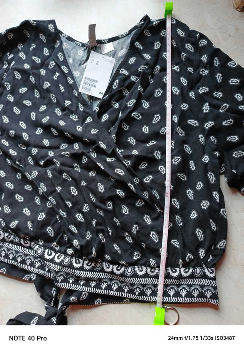 Bluzka dekolt kopertowy.