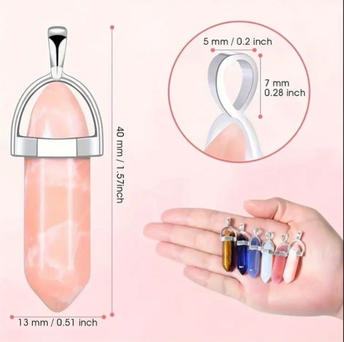 Colar com corrente preta e pendente hexagonal em cristal, disponível e