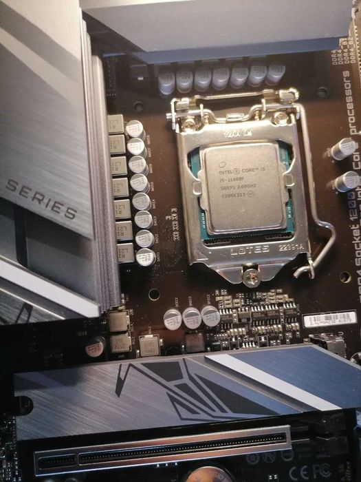 Процессор Intel i5-11400F/Материнская плата Gigabyte Z590 GAMING X