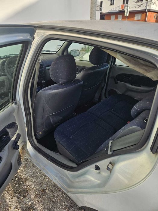 Renault Clio 1.5 dCi (2003) | Completo | IUC 2026 Pago | Transferência Imediata