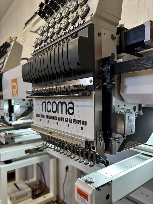 Maquina de bordar Ricoma 2 cabeças