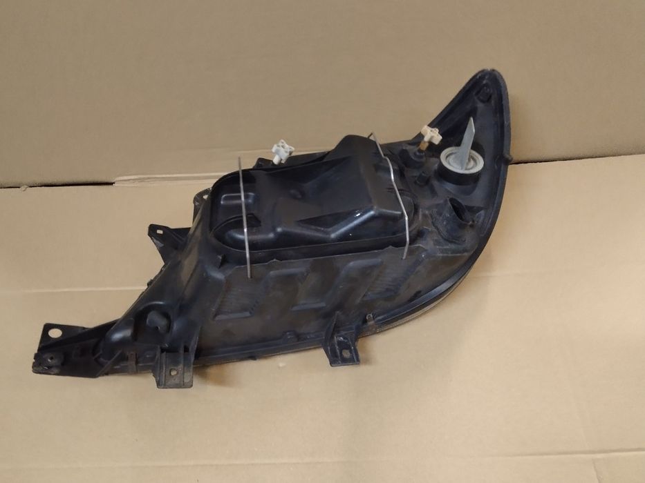 Lampa przednia prawa Mercedes sprinter 903 przód 00-03 hella