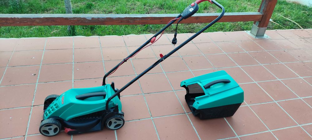 Cortador de relva bosch arm 32