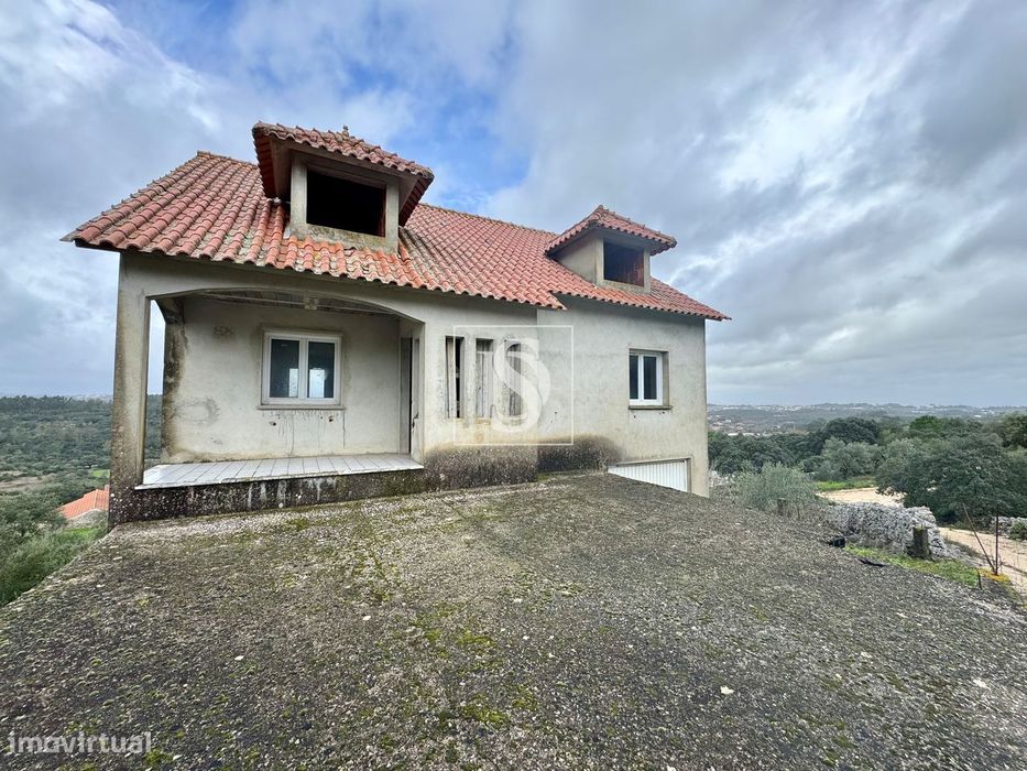 Moradia T4 em construção