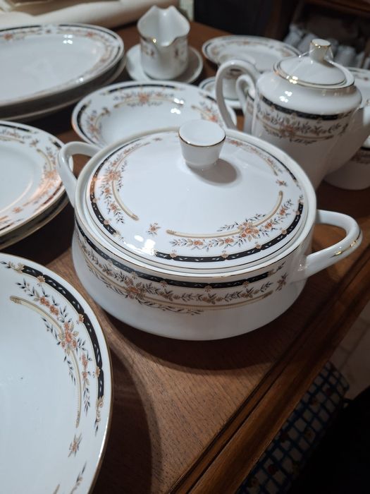 Conjunto de jantar e conjunto de café completo