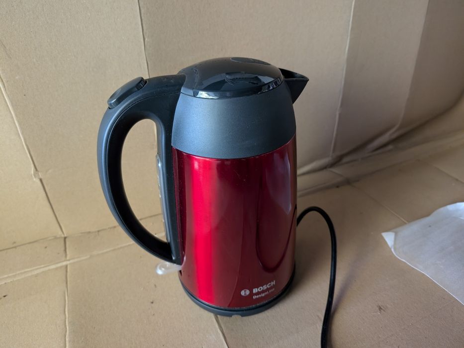 czerwony czajnik elektryczny Bosch DesignLine TWK3P424