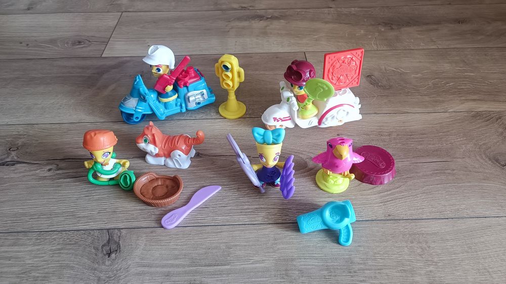 4 zestawy Play Doh Town: weterynarz, fryzjer, policjant, pizzerman